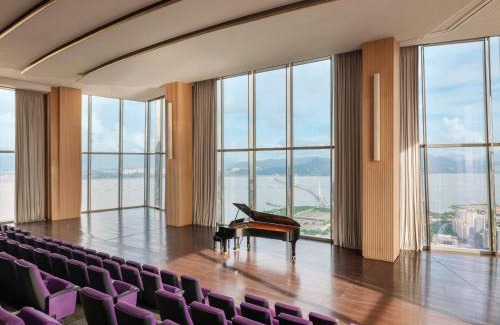 Nanshan Hotel | Raffles Shenzhen, Situated in the heart of One Shenzhen Bay, Book Now to Enjoy Free Minibar and Happy Hour Privileges at Long Bar on 71F