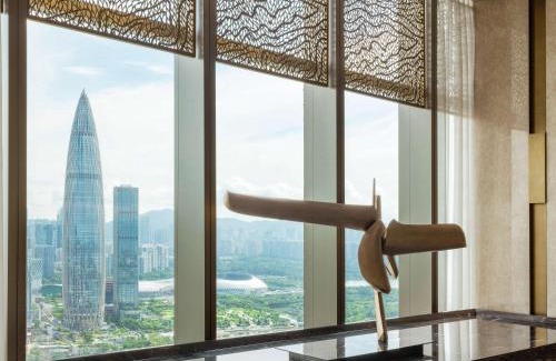 Nanshan Hotel | Raffles Shenzhen, Situated in the heart of One Shenzhen Bay, Book Now to Enjoy Free Minibar and Happy Hour Privileges at Long Bar on 71F