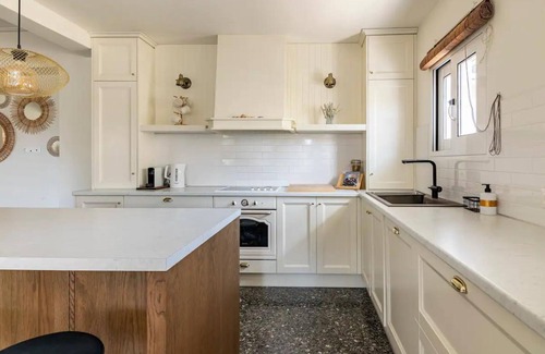 Loutraki House | Rafia Loft Loutraki: Heated Pool, Billiard I Beach