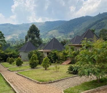Bwindi Hotel | Rafiki Safari Lodge Bwindi