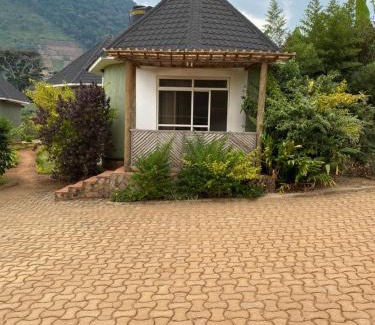 Bwindi Hotel | Rafiki Safari Lodge Bwindi