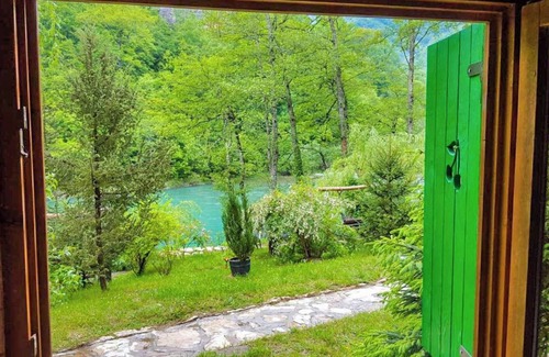 Mestrevac Cabin | Rafting Camp Encijan