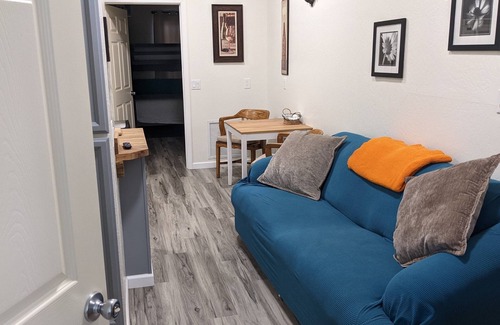 Placerville Cottage | Rafting, kayaking, fishing river retreat. Private river access/outdoor patio