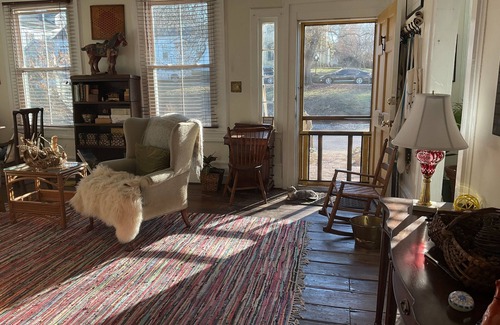 Midway House | Railway Guest House in Charming Midway KY Horse Park,Bourbon Trail,Keeneland.