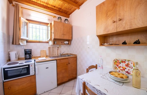 Sinarades Apartment | Rainbow apartment A,Pelekas beach,40 meters from the sea