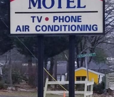 Hendersonville Hotel | Rainbow Motel