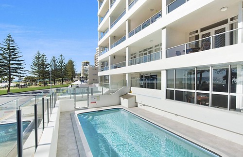 Coolangatta Apartment | Rainbow Pacific Unit 8- Ocean views over Rainbow Bay Coolangatta with free Wi-Fi