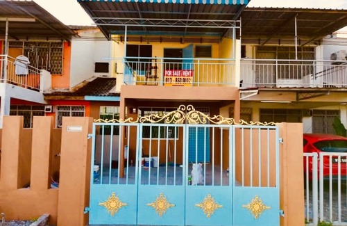 Kota Kinabalu House | Rainbow - Room 29B