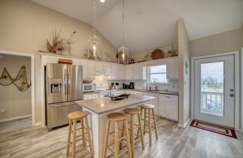 Dauphin Island House | Rainbows End - GULF FRONT! Enjoy the sun on your shoulders while you laze on the deck, home