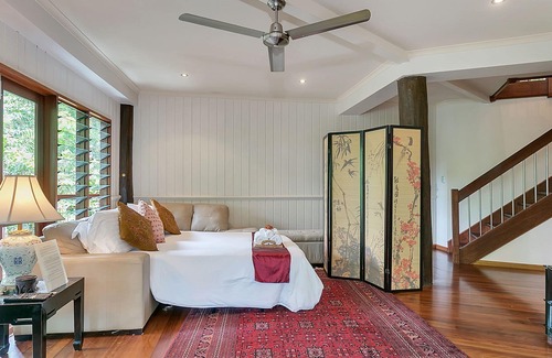 Kamerunga House | Rainforest Treetops Home + Infinity Edge Pool Riverside 4 Poster Daybed +100Mbs