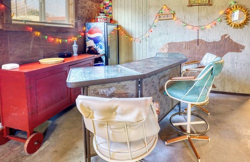 Packwood House | Rainier Bunkhouse & Bar-Cade- HotTub,MtnView,2 blks to Packwood Brewing! Pets ok