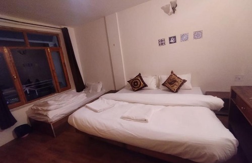 Old Manali House | Raj guest house