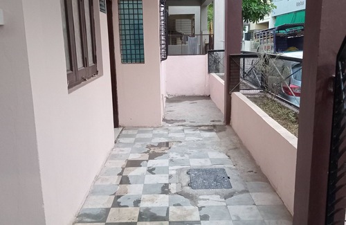 Ujjain House | Rajtaru Home Stay - Stay at the posh and peace full place of the city.