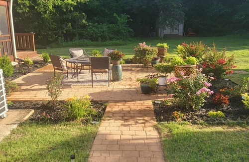 Langston Bed & Breakfast | Raleigh Suite at Ballards by The Lake