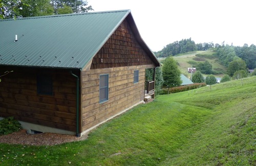 Boone Cabin | Ralph's Place 6 Min to Downtown Immaculately Kept