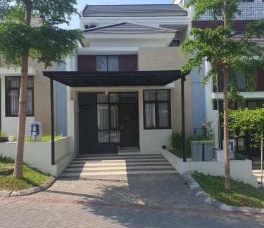 Malang House | RAM Homestay Sharia, 5 Adults 1 Child, Ideal Stay Between Bromo & South Malang Beaches