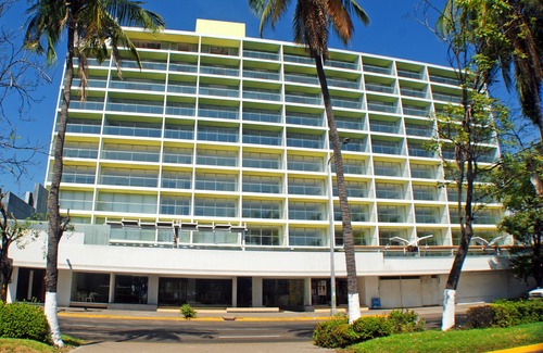 Hornos Hotel | Ramada by Wyndham Acapulco Hotel & Suites