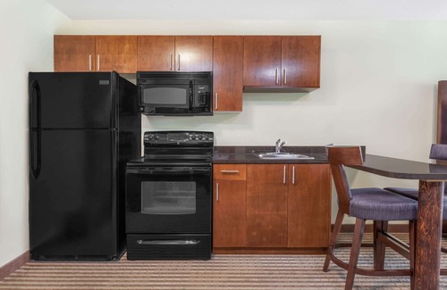 Carlyle Apartment | Ramada by Wyndham Carlyle