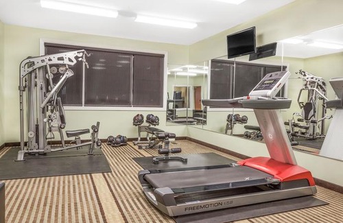 Carlyle Hotel | Ramada by Wyndham Carlyle