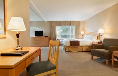 Regional District of Nanaimo Hotel | Ramada by Wyndham Nanaimo