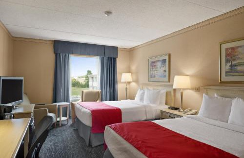 Trenton Hotel | Ramada by Wyndham Trenton