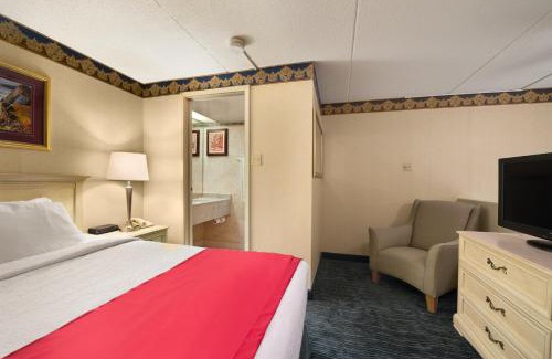 Trenton Hotel | Ramada by Wyndham Trenton