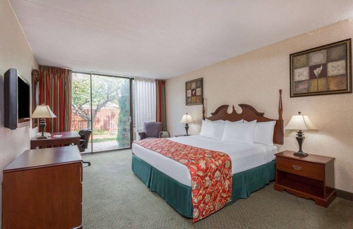 Triangle Hotel | Ramada by Wyndham Triangle/Quantico