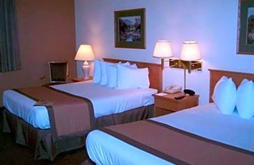 Waupaca Hotel | Ramada by Wyndham Waupaca