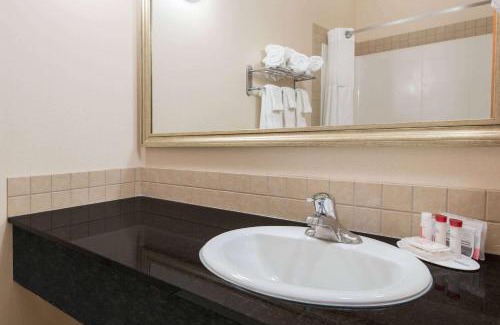 Wainwright Hotel | Ramada by Wyndham Wainwright