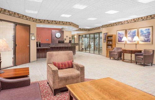 Waupaca Hotel | Ramada by Wyndham Waupaca
