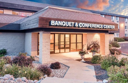 Waupaca Hotel | Ramada by Wyndham Waupaca