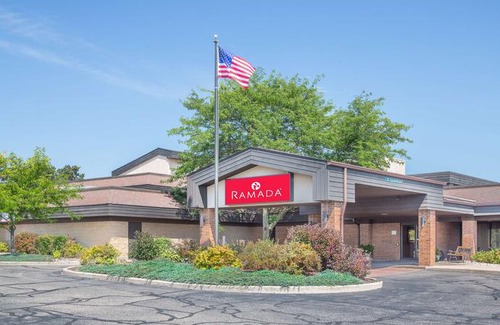 Waupaca Hotel | Ramada by Wyndham Waupaca