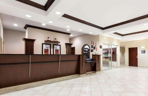Weyburn Hotel | Ramada by Wyndham Weyburn