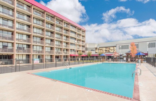 Terry Sanford Hotel | Ramada Plaza by Wyndham Fayetteville Fort Bragg Area
