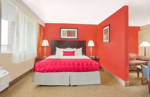 Terry Sanford Hotel | Ramada Plaza by Wyndham Fayetteville Fort Bragg Area