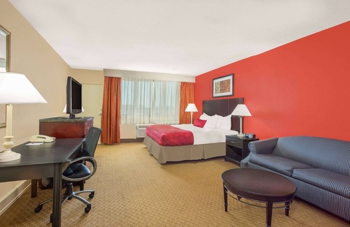 Terry Sanford Hotel | Ramada Plaza by Wyndham Fayetteville Fort Bragg Area