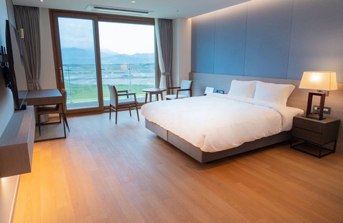 Sinan-gun Hotel | Ramada Plaza by Wyndham Jaeun