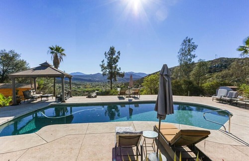 San Diego Country Estates Cabin | Ramona Wine Country Cabin Near San Diego. Walk to wineries. Pool.
