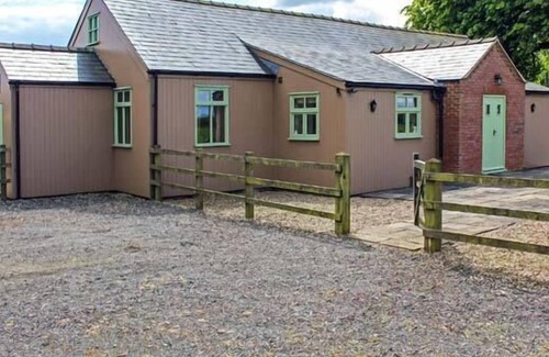 Old Bolingbroke Cottage | RAMSDEN HALL, character holiday cottage, with a garden in Spilsby