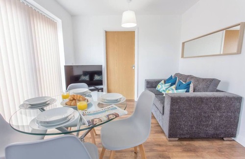 Cowley Apartment | Rana Ct 1 (Morris Suite) | 2 Bed Ground Floor Apt.