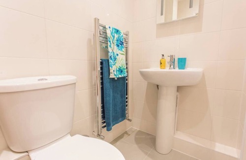 Cowley Apartment | Rana Ct 1 (Morris Suite) | 2 Bed Ground Floor Apt.