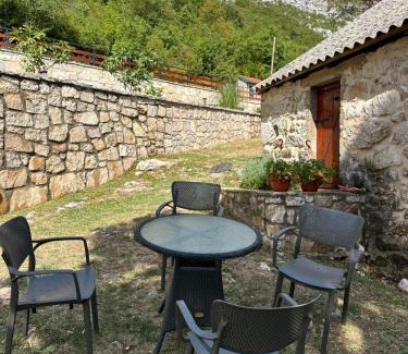 Niksic Cabin | Ranch below Ostrog
