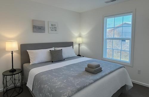 University Place House | Ranch Home! Near UNCC, Medieval, Pavilion & Uptown