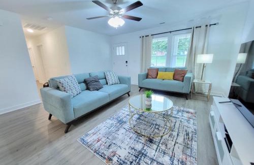 University Place House | Ranch Home! Near UNCC, Medieval, Pavilion & Uptown