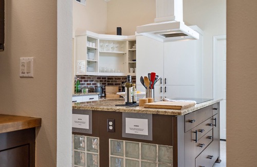 West Oak Hill House | Ranch-like 3 BRDM Home with Backyard Pool & Sauna