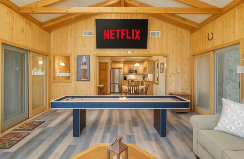 Lake Harmony Cabin | Ranch on Greenwood: Hot tub , fire pits, kayaks, Rafts, Bikes