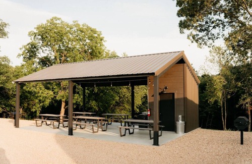 Branson Other | Ranch Stay | 6 Wagons, Trails, & Animals- Sleeps 26