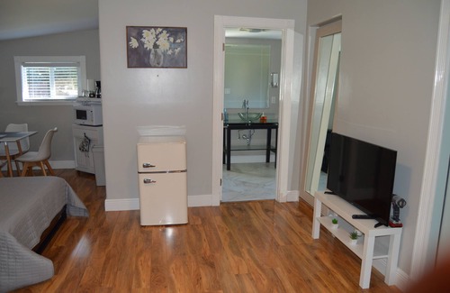 Davie Other | Ranch suite in the heart of Davie steps away from Sawgrass!