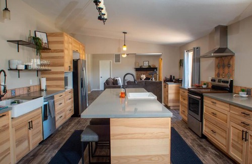 Joshua Tree House | Ranch W/Jacuzzi, Hammocks, & 360 Mountain Views
