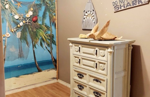 Dinero House | Ranchette by the lake just a short drive to the beach